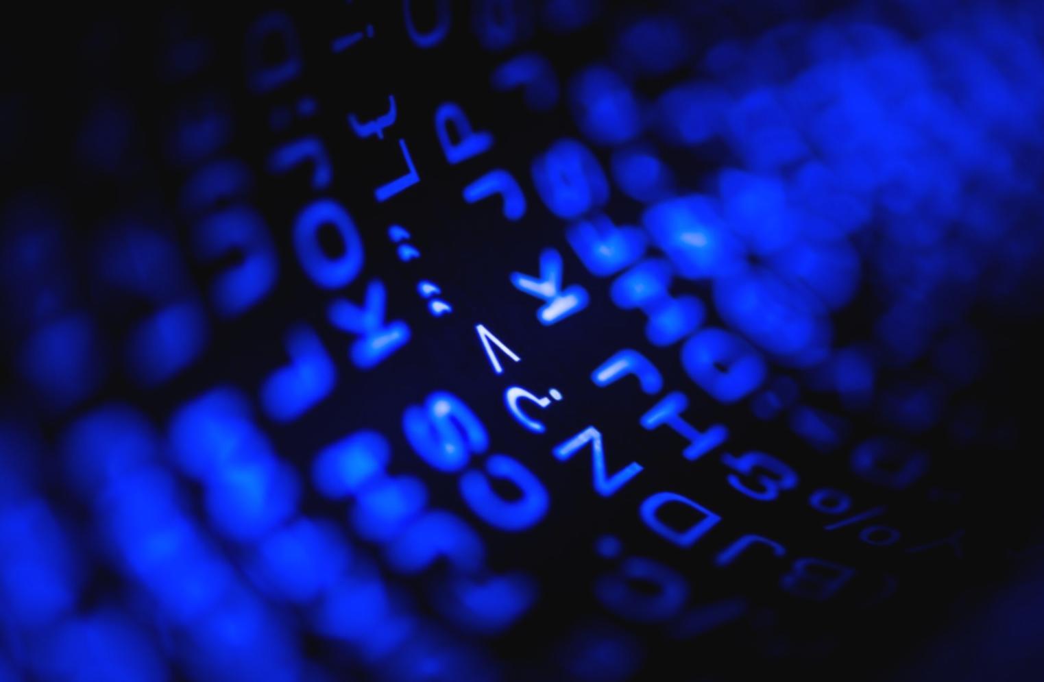 Estudiante revisando resultados de modelo de IA